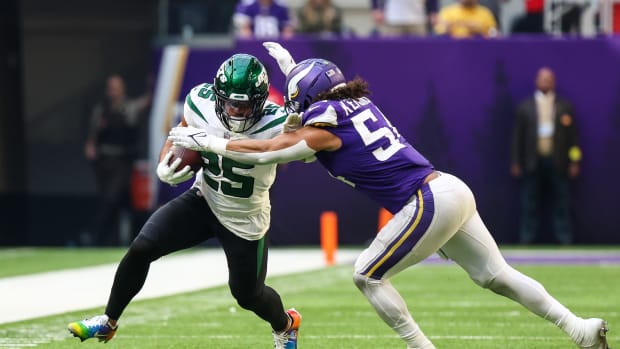 Vikings linebacker Eric Kendricks tackles Jets running back Ty Johnson.